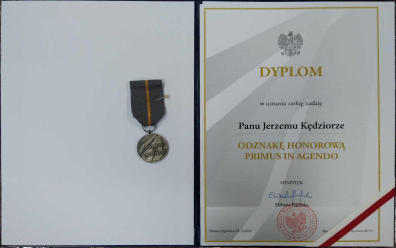 dyplom plus medal dla dyrektora